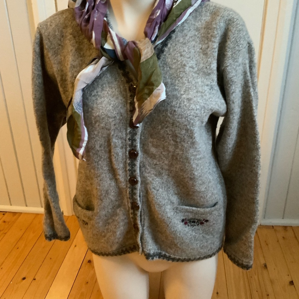 Vintage - 100% Wool long sleeves vest - by Simons - L